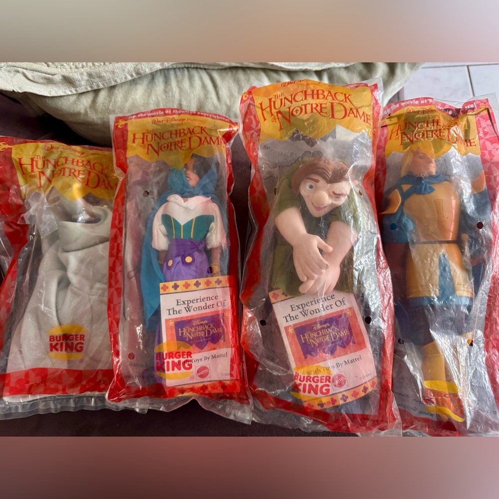 Disney hunchback of Notre Dame finger puppets dolls Burger King‎ 1996 set